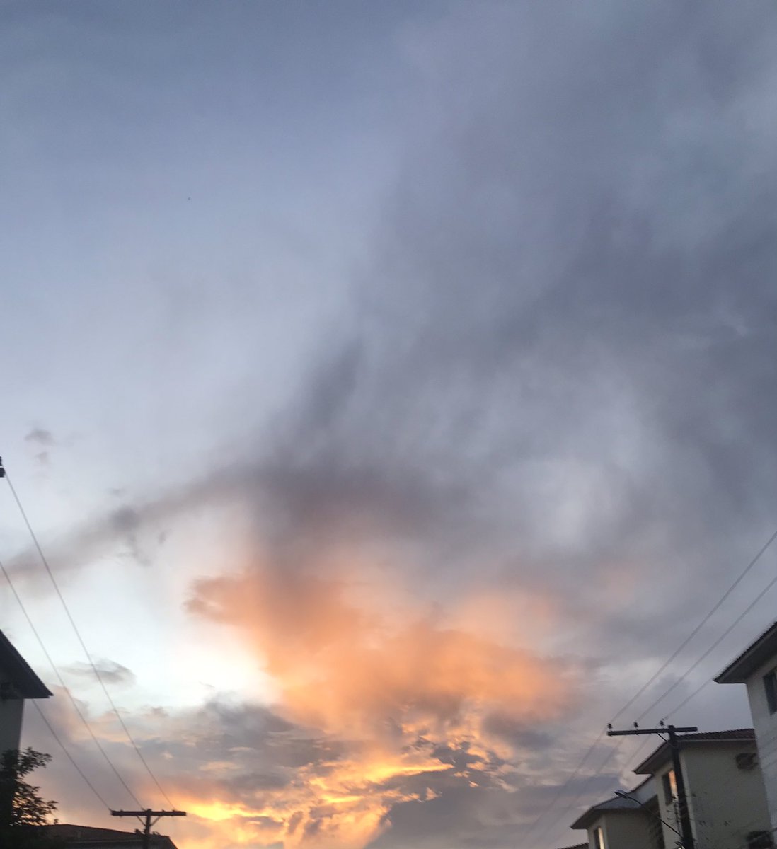 apropriaclaudia's tweet image. Pôr do sol em Nárnia…
.
.
#sunset #pôrdosol