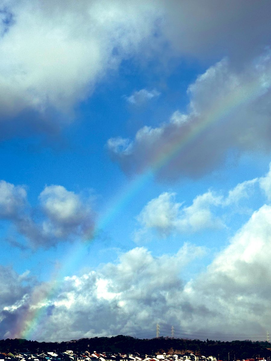 ただ虹を待ってたんだ
疑いもせずに♬
朝から🌈良い事ありそうです。

#福山雅治
#虹
#BROS1991