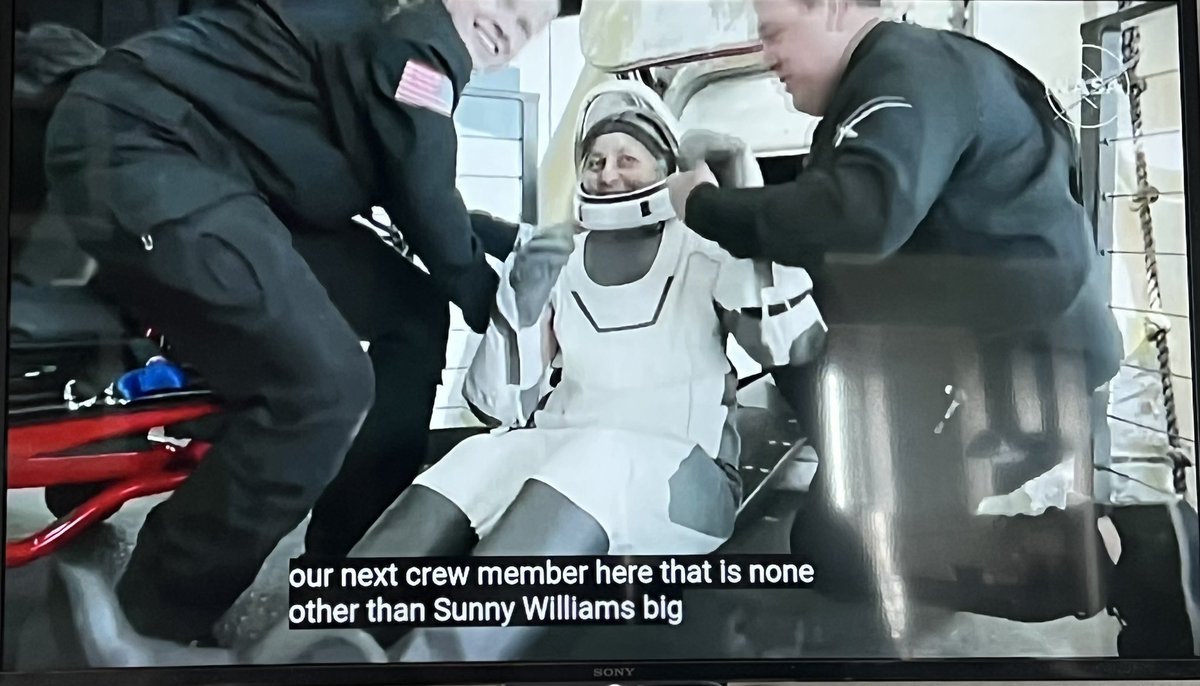 snsmehta's tweet photo. ♦️A Journey Beyond Imagination: 

The Return of Our Space Heroes !

As I sat glued to my TV, watching the capsule carrying astronauts #Sunita #Williams and Barry "Butch" Wilmore descend gracefully into the ocean off Florida, my heart raced with anticipation. https://t.co/4fPrRCLAYn