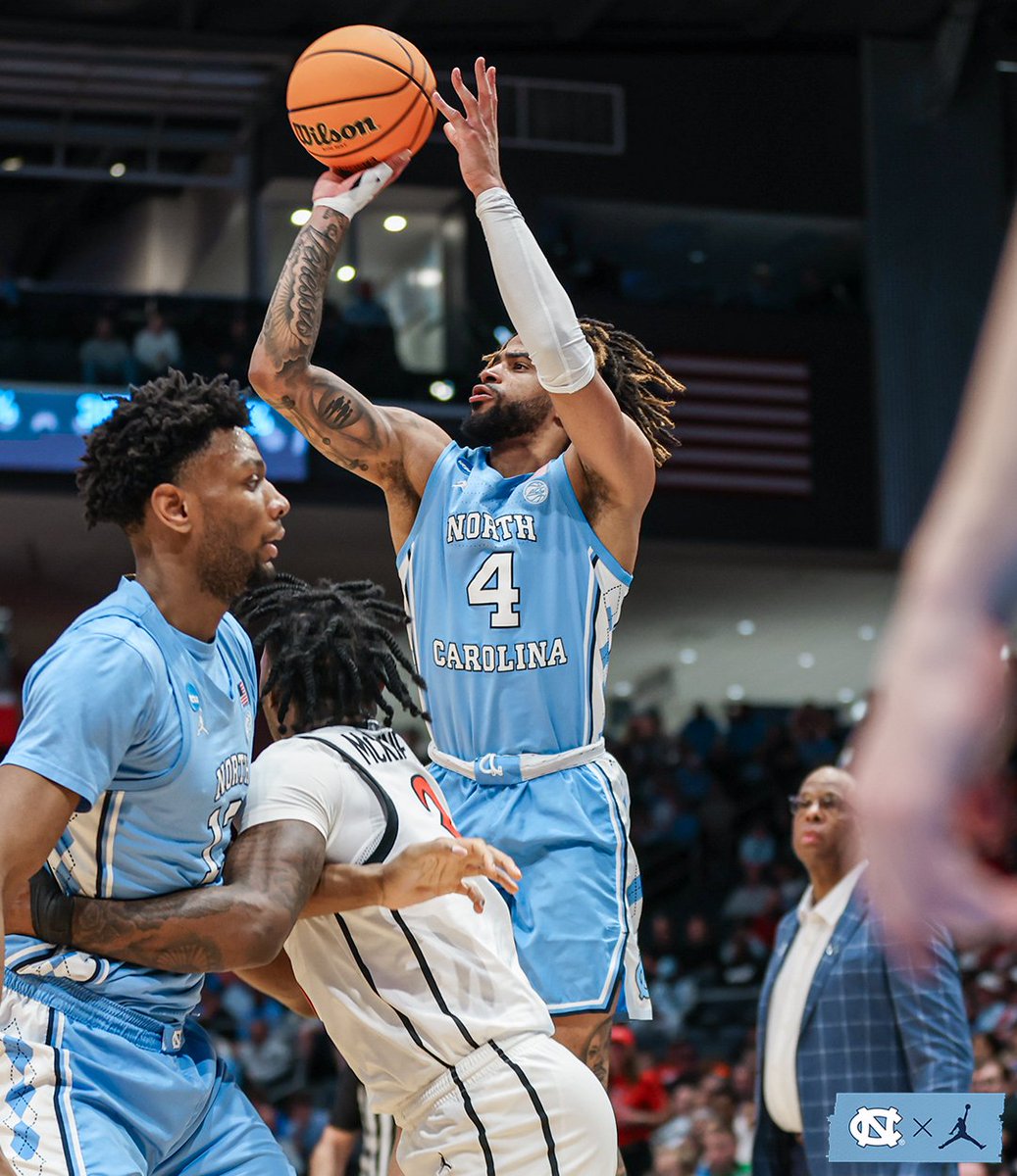 RJ's 6 for 6 from three 🔥 <a href="/ariidavis_/">RJ Davis</a>