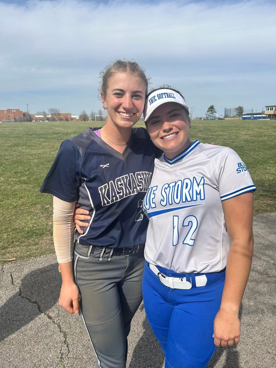 ava_adcock's tweet photo. Had a great day playing against some old teammates and seeing my favorite people! #goblueangels https://t.co/goGQrxH1dk