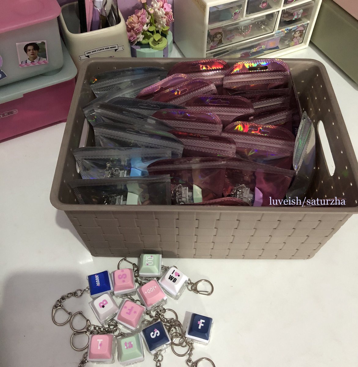 🔔UPDATE🔔

Sebagian besar keychain keycaps sudah selesai dirakit🙌🏻, ada beberapa yang belum selesai. Link pelunasan keychain keycaps akan di send ke email tanggal 21/22 yaa🎀

Untuk keychain study group masih dalam proses pencetakan, mohon ditunggu😊🙏🏻