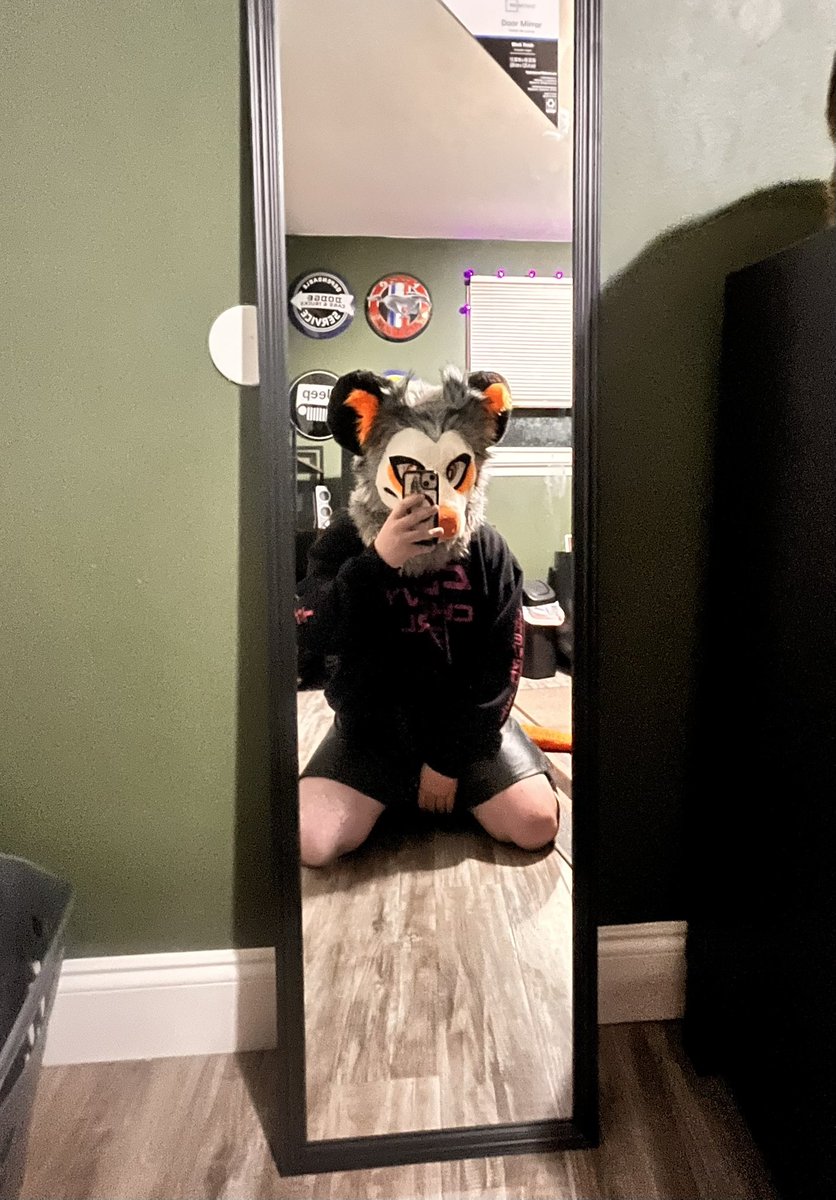 I like thrive off of DMs so PLEASE reach out :3