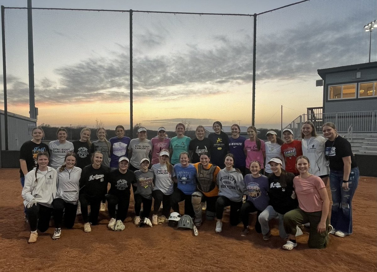 Mustang Softball tweet media