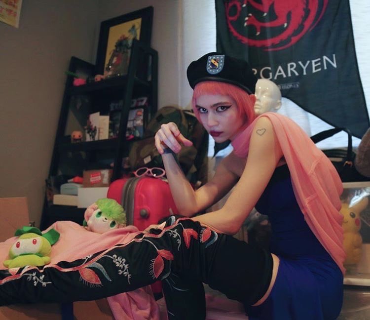 hourlygrimes's tweet image. grimes, 2017