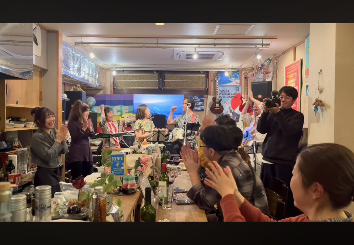 最高に楽しかった3/8Olive Blueライブ。
ほぼ満席、道を歩く通行人の方まで、外で一緒に踊りだす場面もありました🤣
次のOliveライブは4/5（日）。
桜の季節なのでOlive pinkに名称を変えてのライブです。
ぜひお越しください！