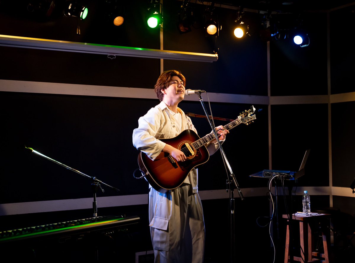 aoki_shintaro's tweet photo. 2025.3.15のShin's noteのLIVE photo集
「マイタイ」の初演奏の日。
素敵な夜でした。

セットリスト
1.the last day
2.Haphazard Drive
3.パノラマサンセット
4.僕のヒーロー
5.マイタイ
6.conglutulations!

#シンガーソングライター #東京 #アコースティック #児童文学 #音楽好きなひとと繋がりたい https://t.co/i84iTABdb3
