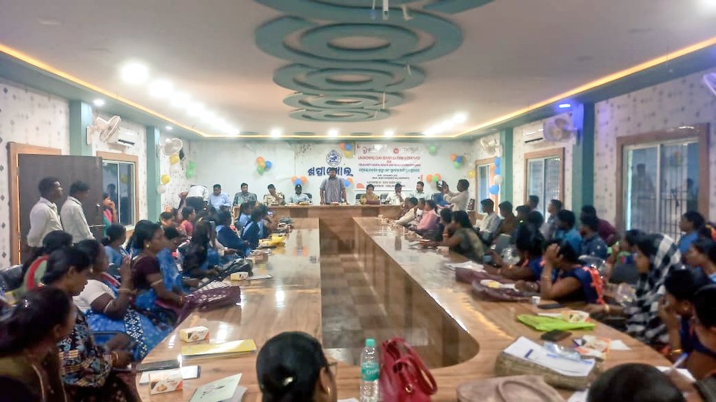 BDOKhaprakhol's tweet photo. 18.03.2025 : ଆଜି ଖପ୍ରାଖୋଲ ବ୍ଲକ conference hall ରେ #ycda ଦ୍ଵାରା ସମ୍ପ୍ରଦାୟ ମାନସିକ ସ୍ୱାସ୍ଥ୍ୟ ଏବଂ ପୁନର୍ବାସ କାର୍ଯ୍ୟକ୍ରମର ଶୁଭାରମ୍ଭ ହୋଇଯାଇଛି l ଏଥିରେ ସମସ୍ତ PRIs, ASHA, AWW, CDPO, MO, ASI ଆଦି ଉପସ୍ଥିତ ଥିଲେ l
@CollectorBgr @HFWOdisha https://t.co/tG3abIPxBO