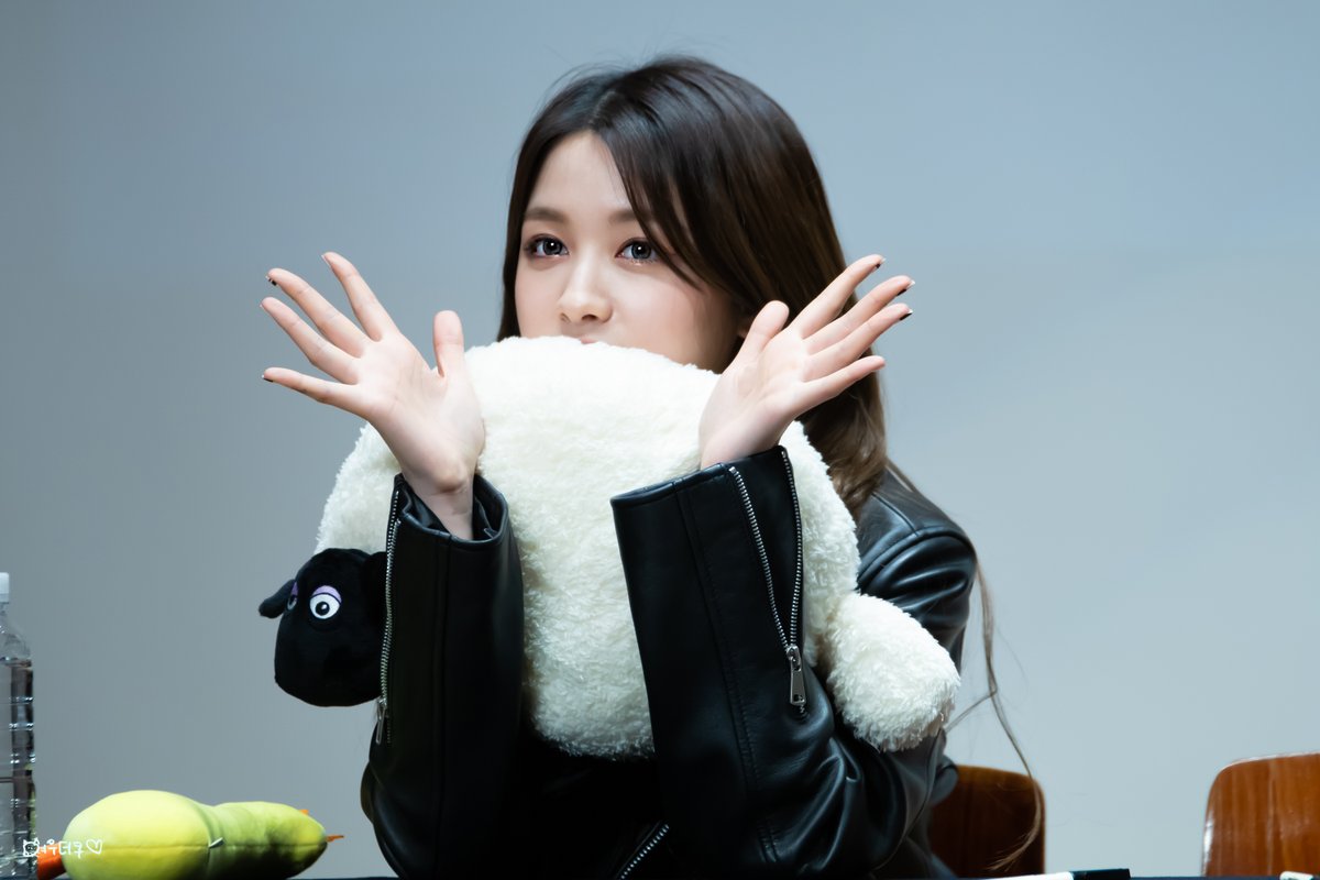 여우더쿠 tweet media