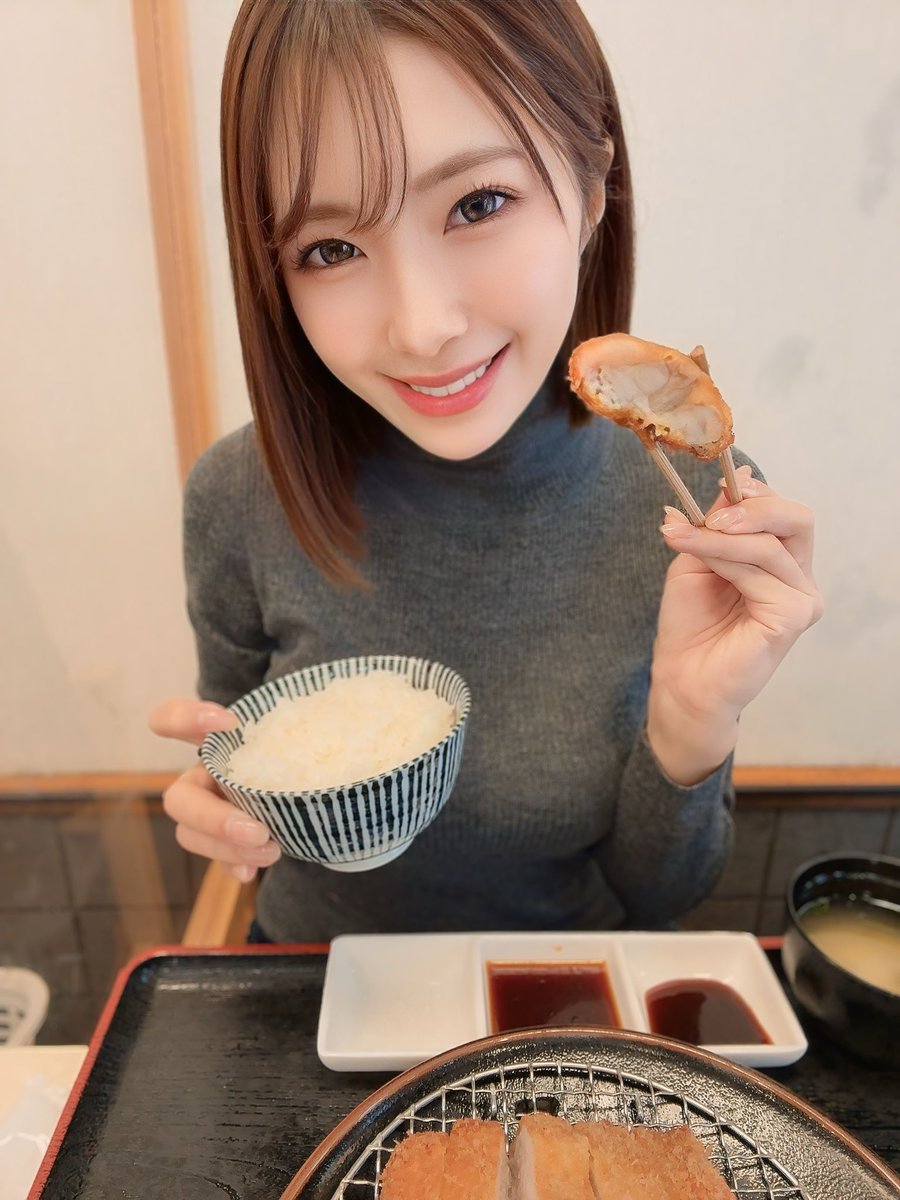 鹿児島に到着‼️
というわけでご飯タイム🍚

【とんかつ川久】に行ってきました！
おいしいでしゅ〜₍₍(\(◉ Ө ◉)/)₎₎
(開店前から並んでた✌️) https://t.co/T9gPmQP7HQ