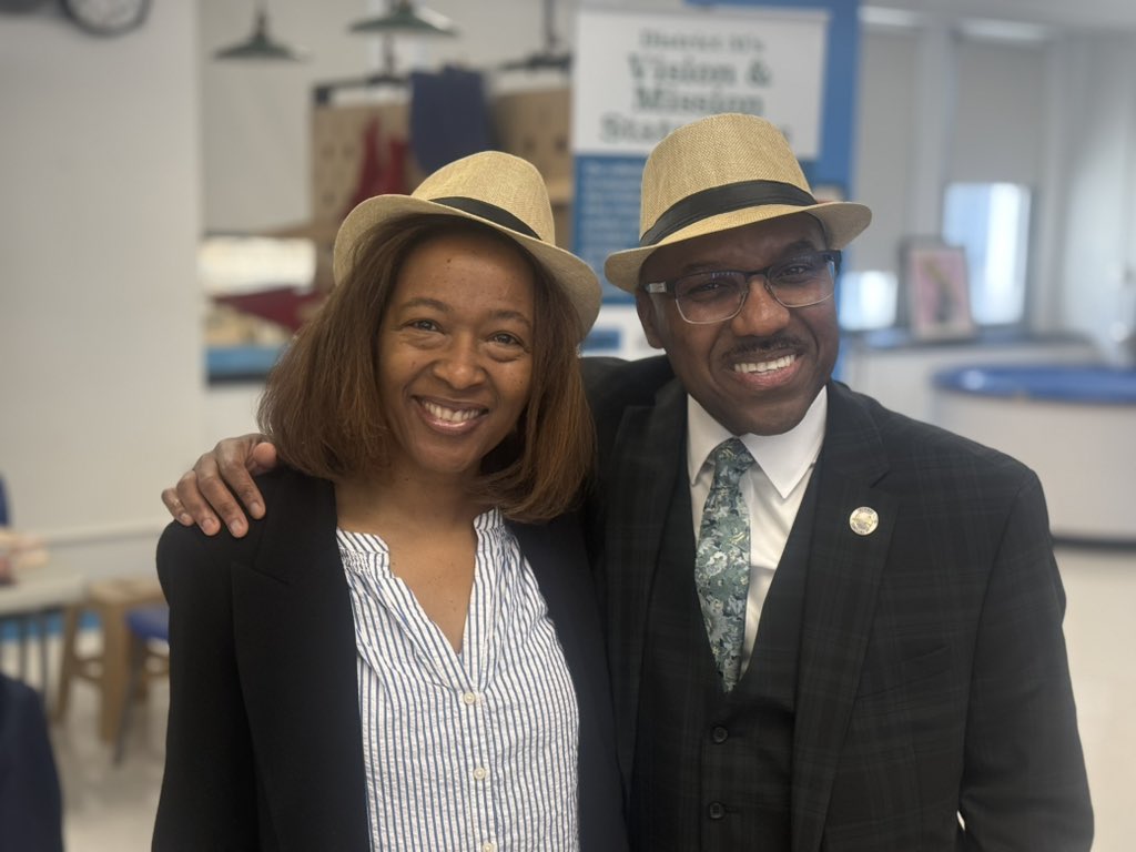 david_possner's tweet image. Leaders wear many hats, but it’s not the hat that makes the leader, but the leader that makes the hat.  Welcome home Superintendent @DocPalton.  Proud to call you my boss! @CSD31SI