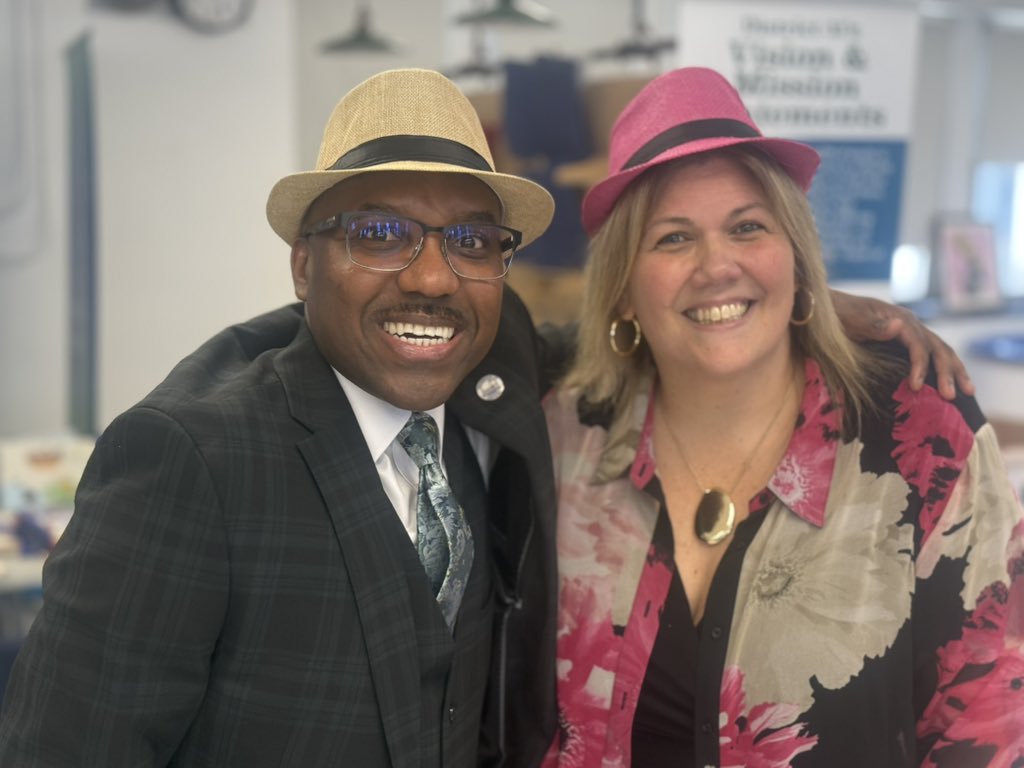 david_possner's tweet image. Leaders wear many hats, but it’s not the hat that makes the leader, but the leader that makes the hat.  Welcome home Superintendent @DocPalton.  Proud to call you my boss! @CSD31SI