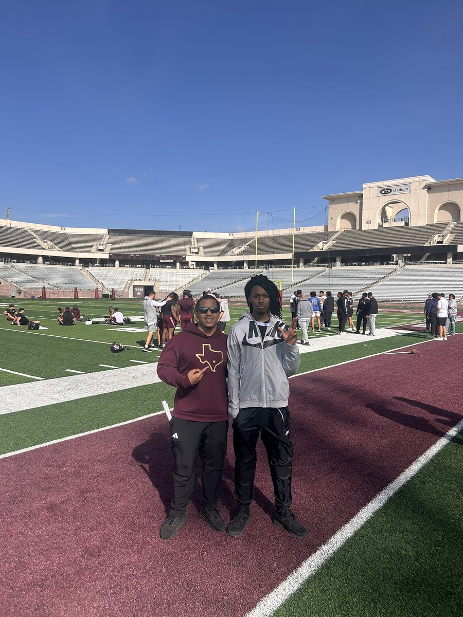 Diondre Bell (@diondre_bell) on Twitter photo Had a great time this morning <a href="/TXSTATEFOOTBALL/">Texas State Football</a> first spring practice. Thanks for the hospitality. <a href="/_CoachGregg/">Matthew Gregg</a> @CoachMicahLpz <a href="/Coach_Stuck/">David Stuckman</a> <a href="/GJKinne/">GJ Kinne</a> <a href="/andrewcobus/">Coach Cobus</a> Had a great time this morning <a href="/TXSTATEFOOTBALL/">Texas State Football</a> first spring practice. Thanks for the hospitality. <a href="/_CoachGregg/">Matthew Gregg</a> @CoachMicahLpz <a href="/Coach_Stuck/">David Stuckman</a> <a href="/GJKinne/">GJ Kinne</a> <a href="/andrewcobus/">Coach Cobus</a>