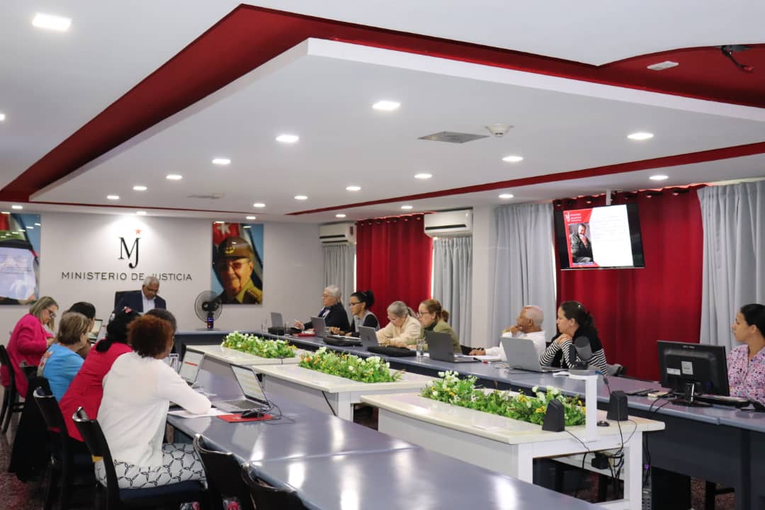 Hoy en el Consejo de Dirección de <a href="/Minjus_Cuba/">Ministerio de Justicia de la República de Cuba</a> analizamos temas imprescindibles para el cumplimiento de nuestros Objetivos específicos. El compromiso con el pueblo, el <a href="/PartidoPCC/">Partido Comunista de Cuba</a> , el Presidente <a href="/DiazCanelB/">Miguel Díaz-Canel Bermúdez</a> y  <a href="/MMarreroCruz/">Manuel Marrero Cruz</a> es de verdad y en serio. #ConLaFuerzaDeLaUnidad