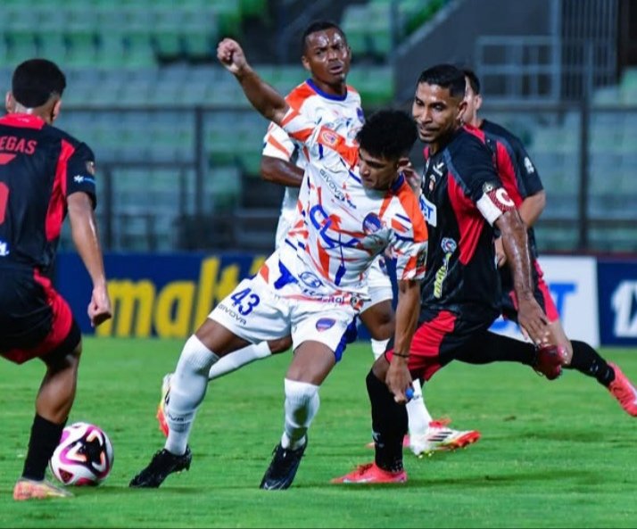 🧵 ABRO HILO

#Lanus se enfrentará a la Academia Puerto Cabello el jueves 3/4 en La Fortaleza. 

🏆 Vamos a estar repasando la historia del Granate y los elencos Venezolanos.

🔜 Agradezco difusión 🫡