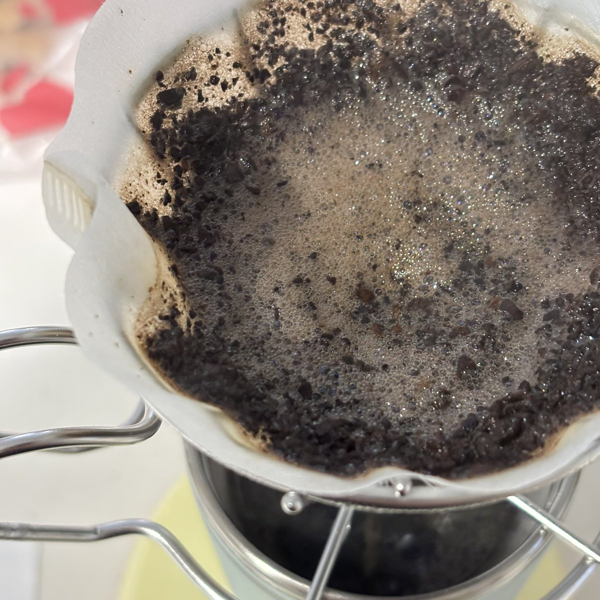 今回は豆のまま買ってみた。
ちょっと粗挽きにしてみる。

タロ子が学校に行ってから仕事までの45分。
これが1日の中で唯一の癒し時間。

ゆっくり珈琲を入れる大切な時間。

さて、今日も楽しんでいきましょう。