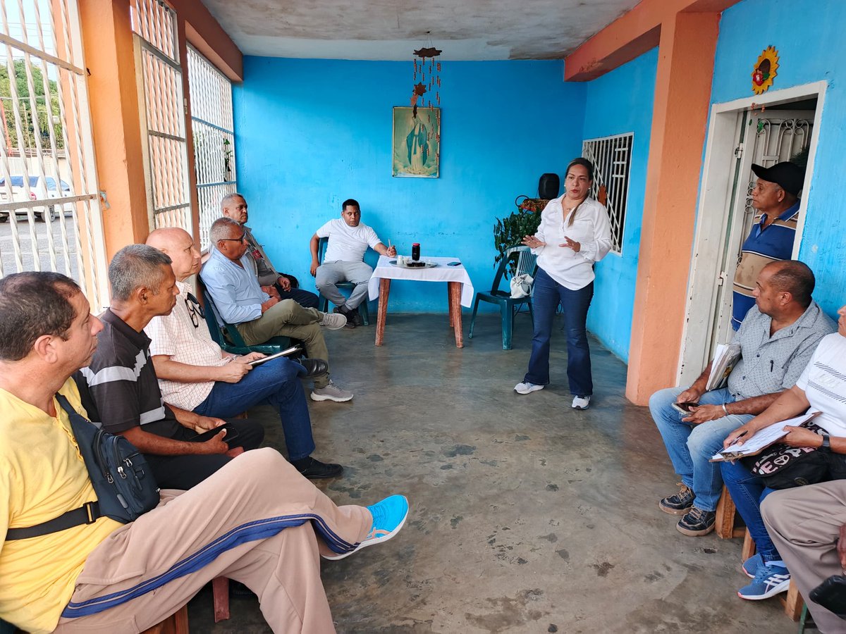 ADECOSCARONI's tweet photo. #18DeMarzo @AD_Bolivar en resistencia girando por el municipio, reunidos con sus autoridades parroquiales ( Chirica) y nuestra Sec general @aidagonzalez33 dando orientaciones y analizando juntos nuestras acciones a tomar próximamente . Aquí nadie se rinde la lucha continua ! https://t.co/QCvH1Jz5FL
