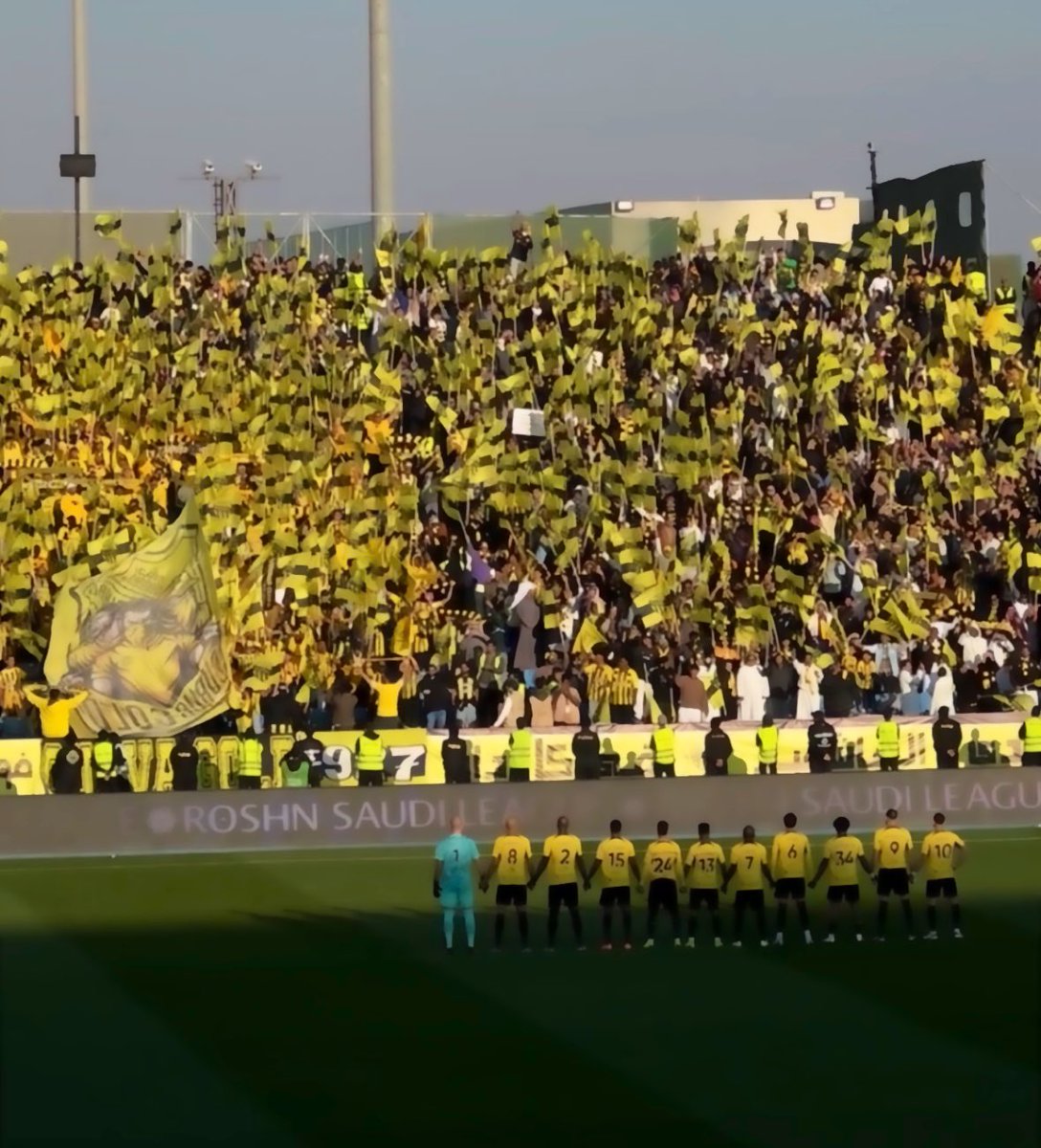 itzhnd's tweet photo. @lvzxs2 🖤💛. https://t.co/A5Na2qUmX0