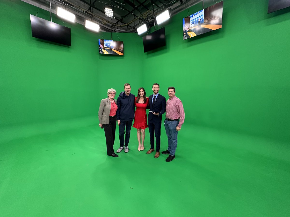 LissetteCBS4's tweet photo. We launched our #NextWeather sphere at @CBSMiami today! We’re so excited about this new augmented reality /virtual reality environment which will help us take our weather forecasting to the next level. If you missed it, tune in tomorrow starting at 5am ! #CBSMiami https://t.co/ozJQEtGqGP