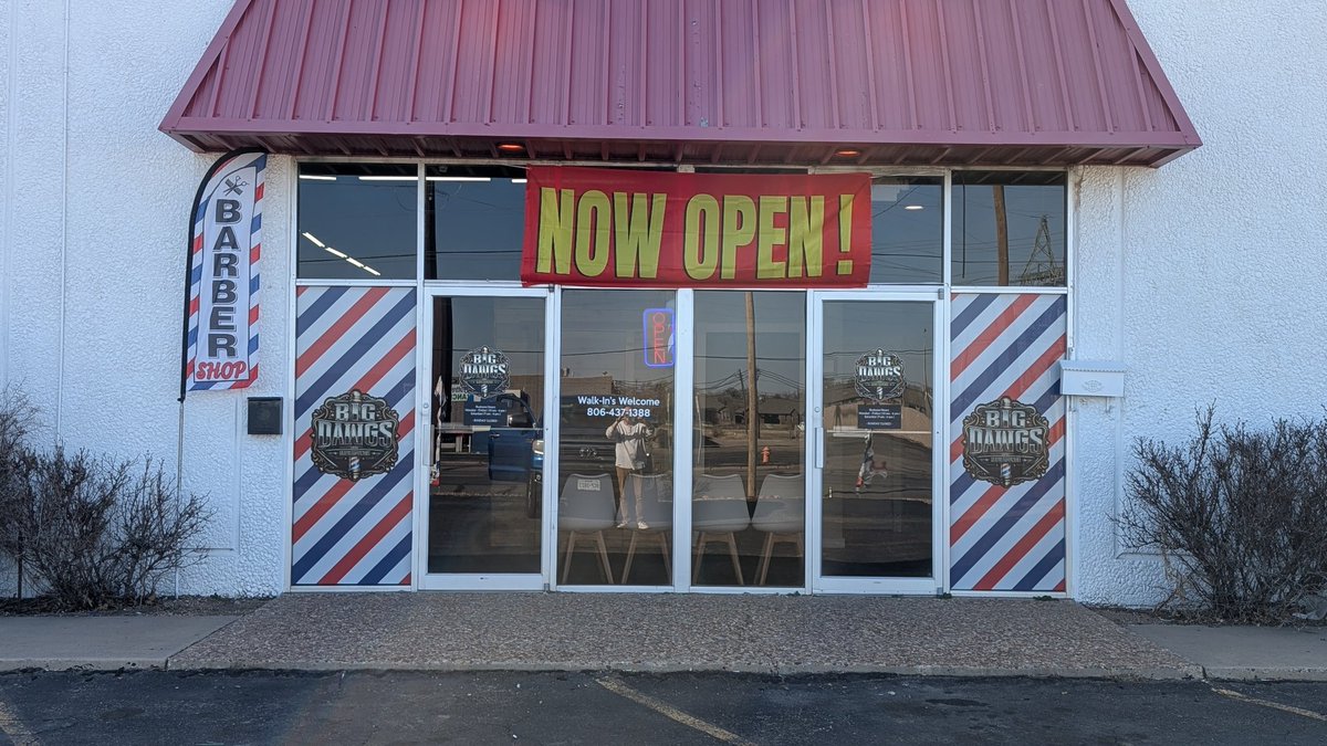 TheVinylGarage's tweet photo. Storefront utilizing window perforated vinyl https://t.co/wgL7TzmoeS