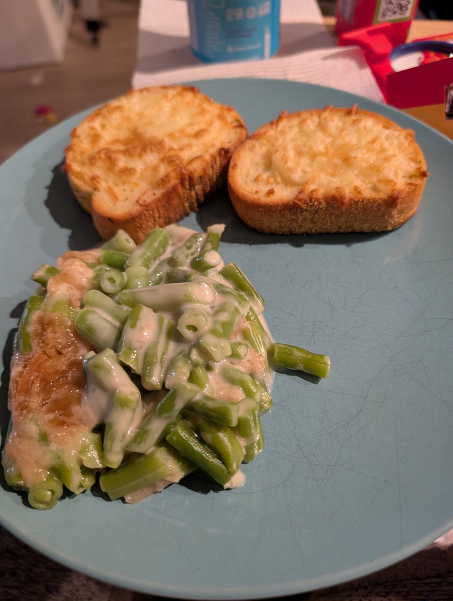 amberress's tweet photo. Apparently this time around the #cancercraving is green bean casserole..my stomach and mouth have decided this is dinner @ThanksCancer #cancerproblems https://t.co/yFAPSnHpf8