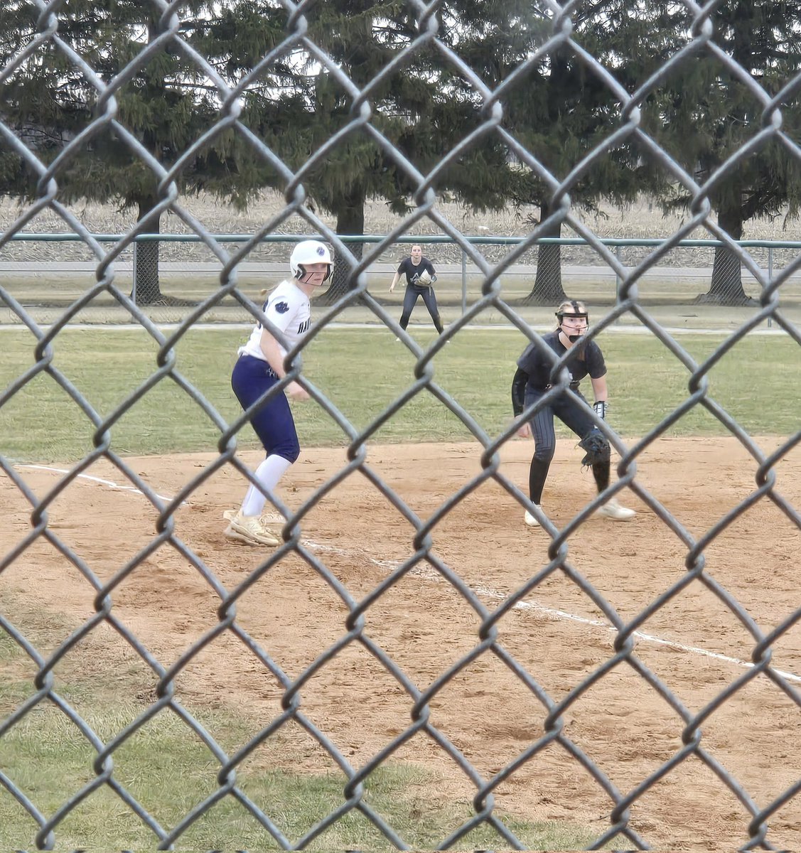KHS_Knights's tweet photo. @KanelandSb hold on and win 5-4 to start the 2025 campaign. https://t.co/4FrW8uBx74