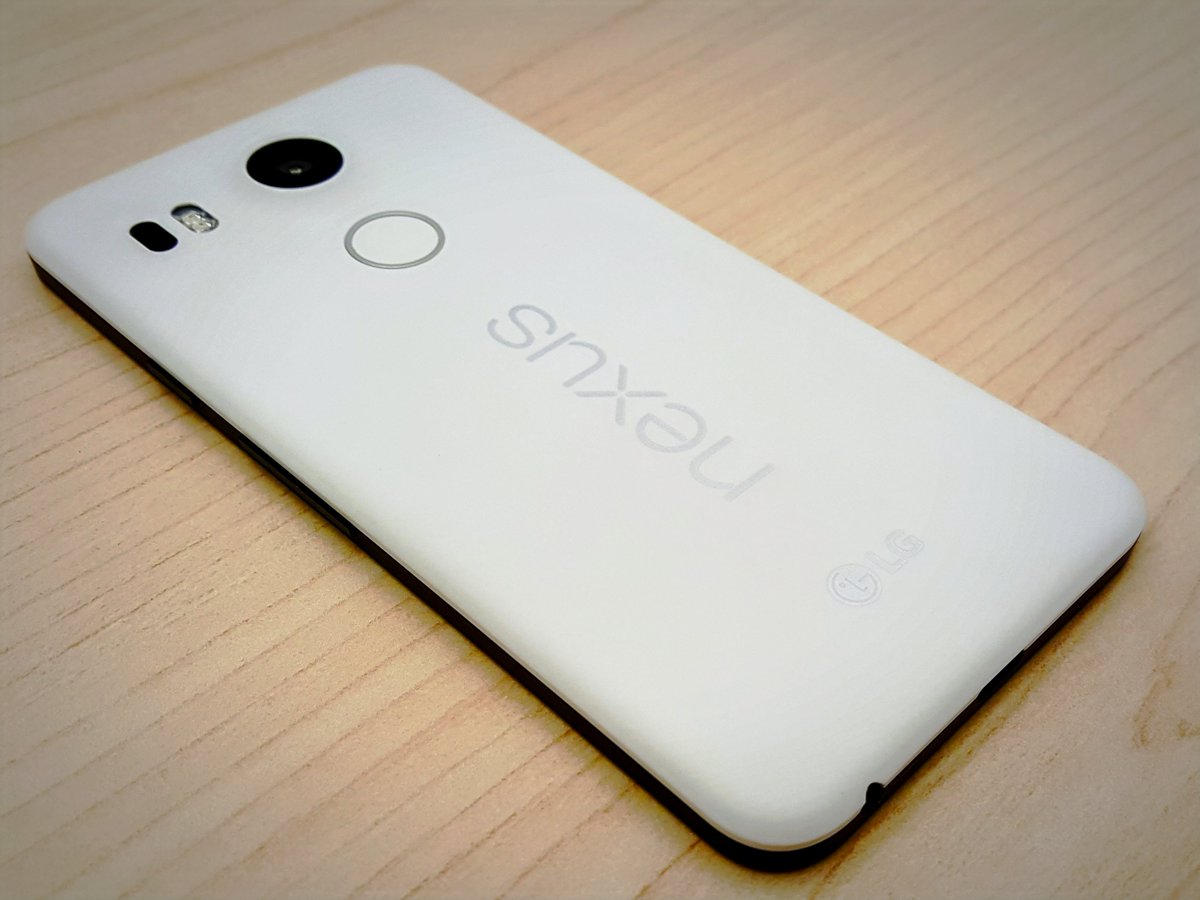 grant_likes's tweet photo. Smartphone a Day #7
Since yesterday was about the big boy today is featuring its smaller sibling, the Nexus 5 made by LG. Anyone remember them?
#Nexus5 #GoogleNexus #SmartphoneADay https://t.co/ENEeo3g6ND