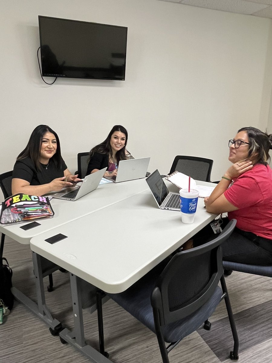 LindyRob81's tweet photo. Look at the @MISD_RAP faces.  The Associate Teacher professional learning session gave them a chance to collaborate and design questions to engage all learners! #StudentSuccess 

@MISDTalent 
@Midland_ISD 
#GrowandDevelop https://t.co/pWgI59Y8s1