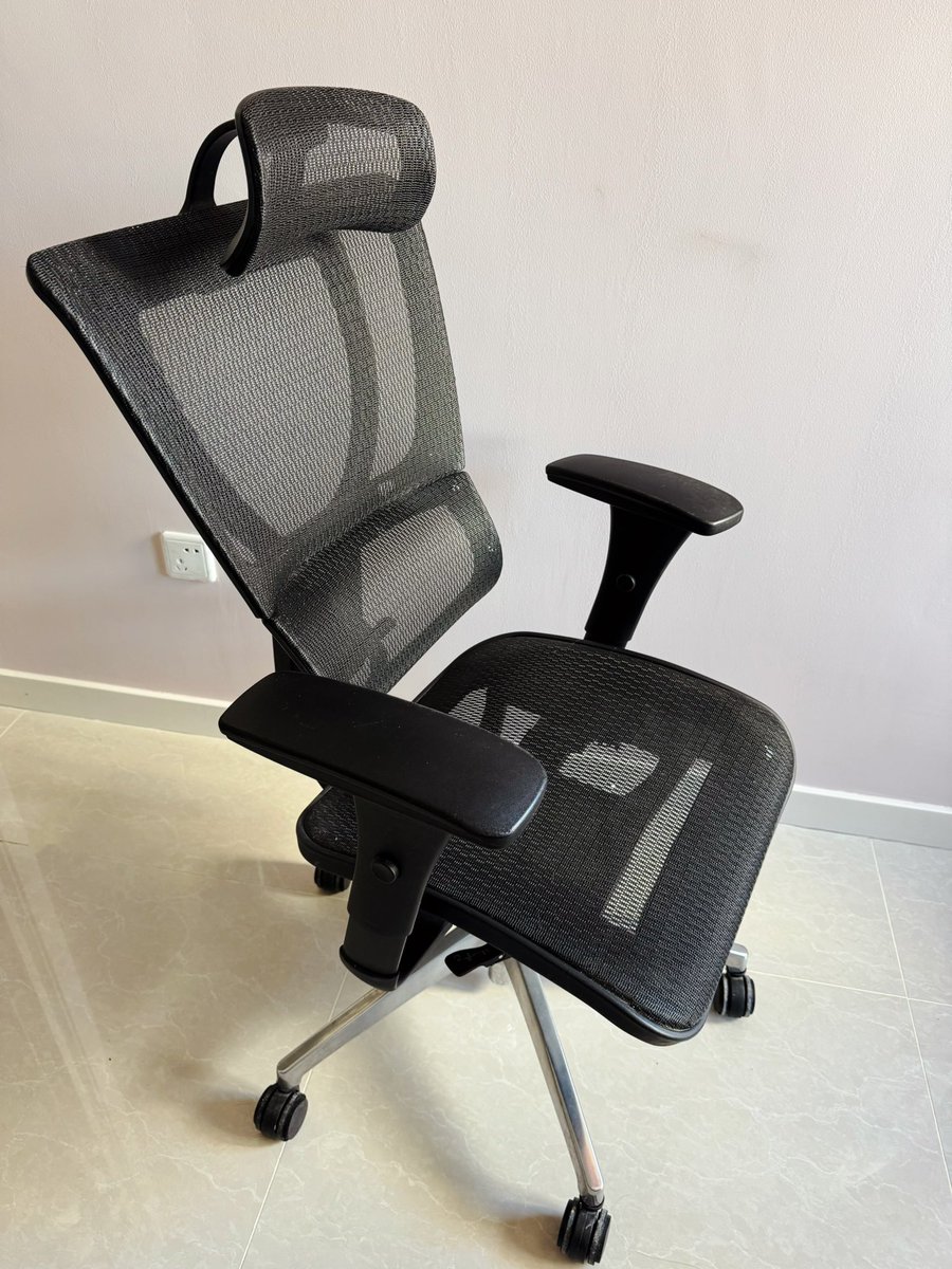 我真的服了这种椅子，稍微一靠墙就是一个印子。