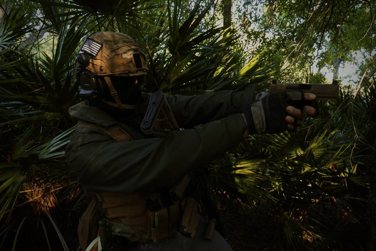 OS_202223's tweet image. A HARMLESS MAN
IS NOT A GOOD MAN.
A GOOD MAN IS A
VERY DANGEROUS MAN
WHO HAS THAT UNDER 
VOLUNTARY CONTROL.
#fyp #tactical #gun #military #marine #danger #God #protection #brave #photoshoot