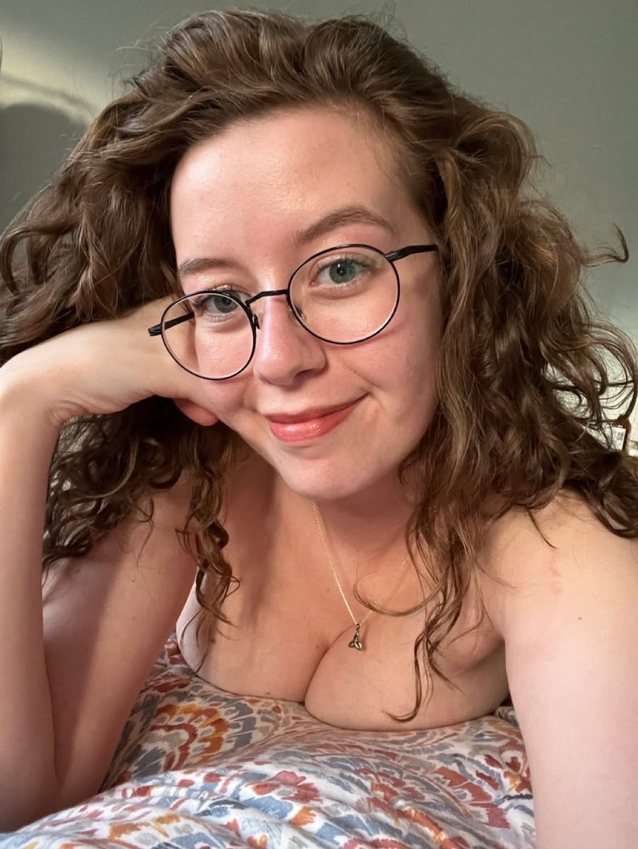 Tallassass's tweet photo. I accidentally sent you this selfie. What's your response in 3 words? https://t.co/Mmjxa8yhsK