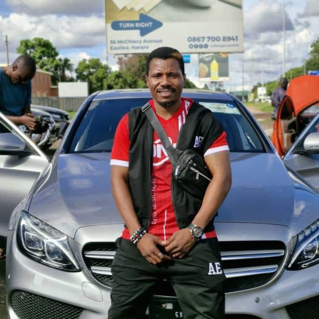 Sungura musician Peter Moyo issues public apology to his fans and the corporate world for the widely shared video that showed him engaging in a physical altercation with an unknown woman.