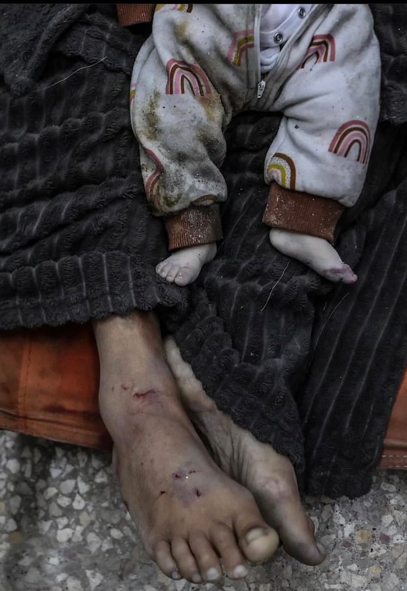 Les corps des enfants de Gaza s’accumulent à nouveau .😩💔🇵🇸 

#Gaza #FreePalestine