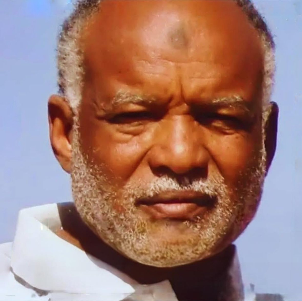 Disparition du professeur ingénieur géologue Mohamed Moussa Hilew

Plus d’un mois s’est écoulé sans aucune nouvelle. Plus d’un mois d’angoisse et de souffrance pour sa famille, ses collègues, ses étudiants et tous ceux qui connaissent son parcours et ses contributions. Ce silence