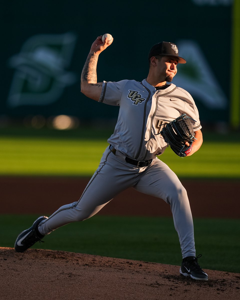 Siegel exits and what a performance from the RHP! 

IP: 5.0
H: 1
R: 0
SO: 5
BB: 1
*And having retired the last 13 batters he faced 👊