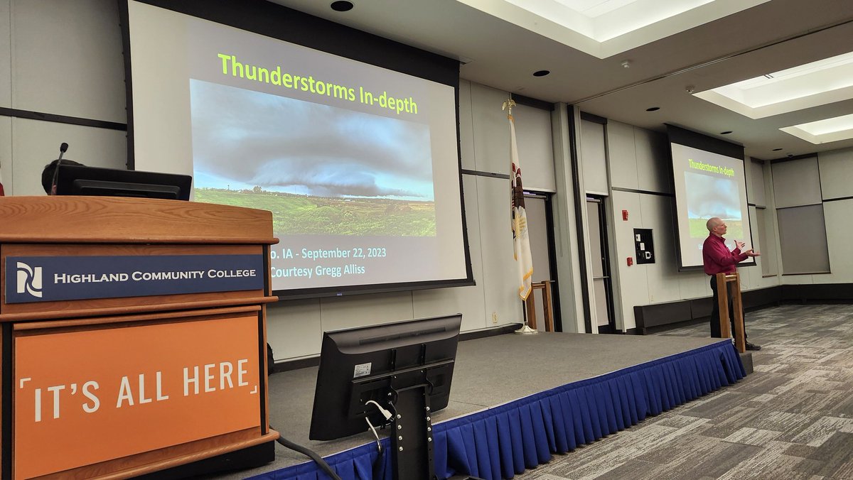 RooftopWeather's tweet photo. Weather Spotter Training at HCC tonight. https://t.co/vyN8hLhAAv