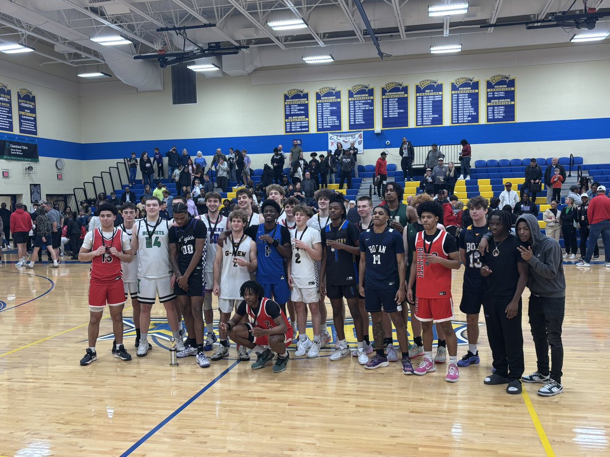 AkronCoaches's tweet image. Team Marcini - 109
Team Houska - 94
Lance Hackim MVP - De’Arion Holley (Barberton) 25 points 6 rebounds
