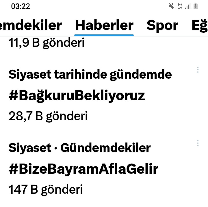 Bakın sol üst köşede saati de yazıyor 
Yani anlık ekran 
Gündemdeyiz ama twit attıkça geri gidiyoruz 
Spamlarla yaşıyoruz

#BizeBayramAflaGelir

<a href="/RTErdogan/">Recep Tayyip Erdoğan</a>