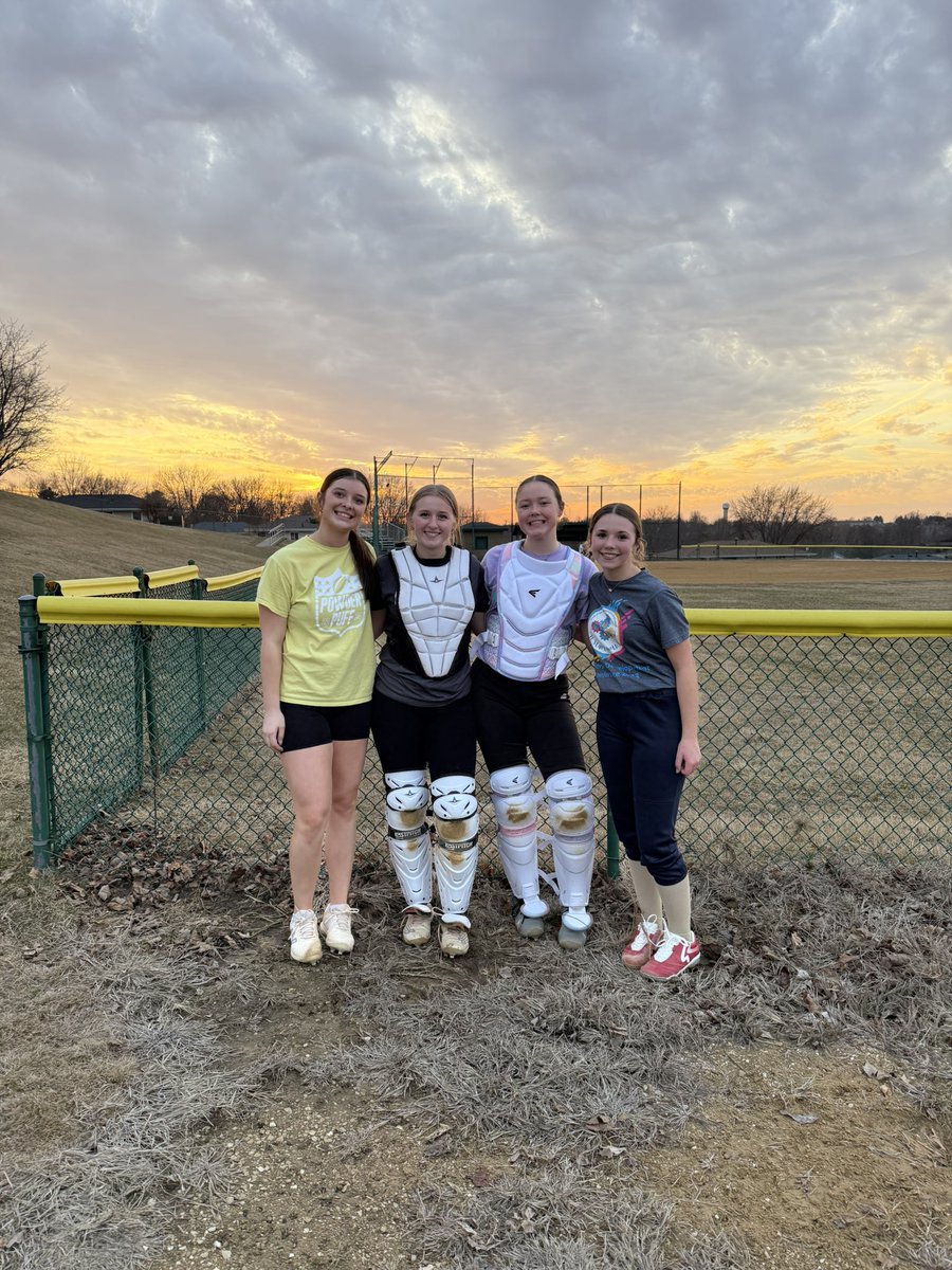 Hempstead Mustangs Softball tweet media