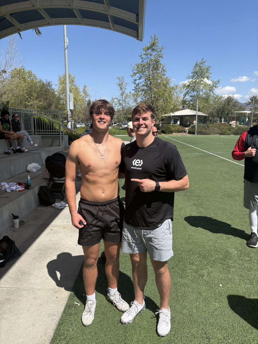 Great day catching for <a href="/whoward_/">Will Howard</a> as he gets ready for the NFL‼️
<a href="/CoachGraystone/">Gray</a>