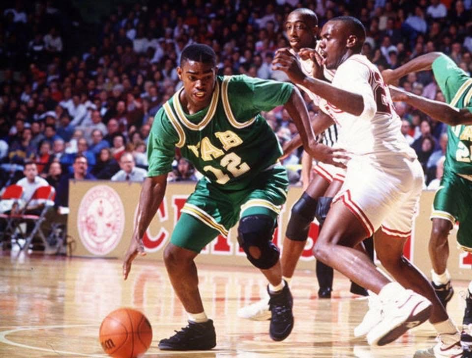 TheTimStephens's tweet photo. 🧵 The One and Only: The wild story of the first—and last—time UAB and Alabama met in men’s basketball.

A game built on bad blood, politics, and one massive 3-pointer.

I was there as a UAB student. My car was there. Only one of us escaped unscathed.

1/20 https://t.co/FuE15qb6lE