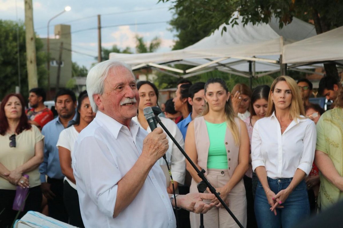 Asistí a la puesta en valor de la plaza María Mercedes Artieda de Pruyas. 🏡
Me alegra muchísimo ver cómo la <a href="/municorrientes/">Municipalidad de Corrientes</a> trabaja en renovar estos importantes espacios para el esparcimiento y las actividades de nuestros ciudadanos. 🙌🏻