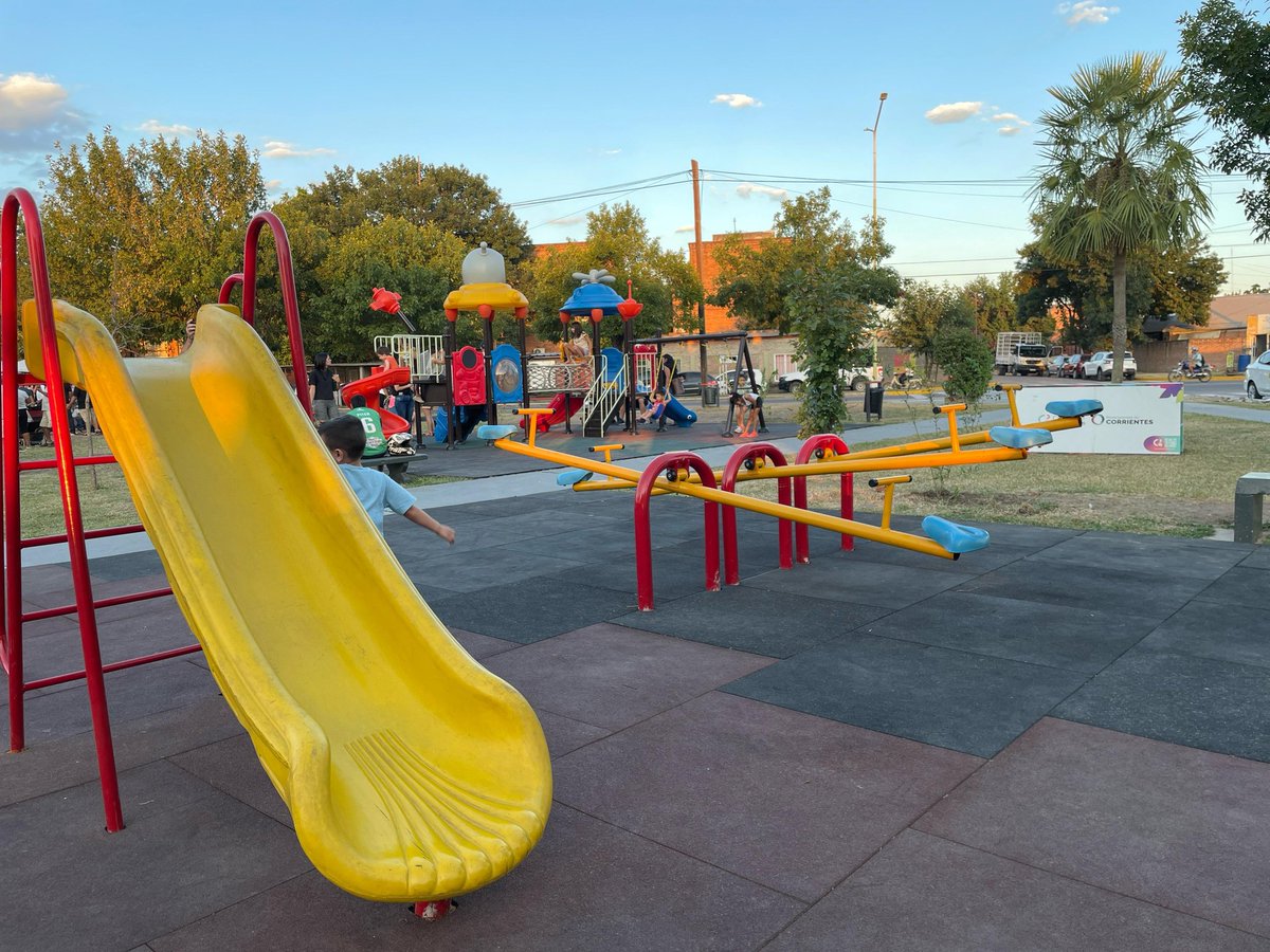OliveraSandraOk's tweet photo. Asistí a la puesta en valor de la plaza María Mercedes Artieda de Pruyas. 🏡
Me alegra muchísimo ver cómo la @municorrientes trabaja en renovar estos importantes espacios para el esparcimiento y las actividades de nuestros ciudadanos. 🙌🏻 https://t.co/4H5KNrSuol