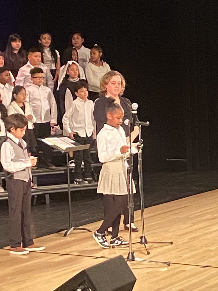 Hernandez_PCSD's tweet image. Our Hillcrest Scholars were definitely spreading the joy by singing their hearts out tonight.❤️💙 #PeekskillPride