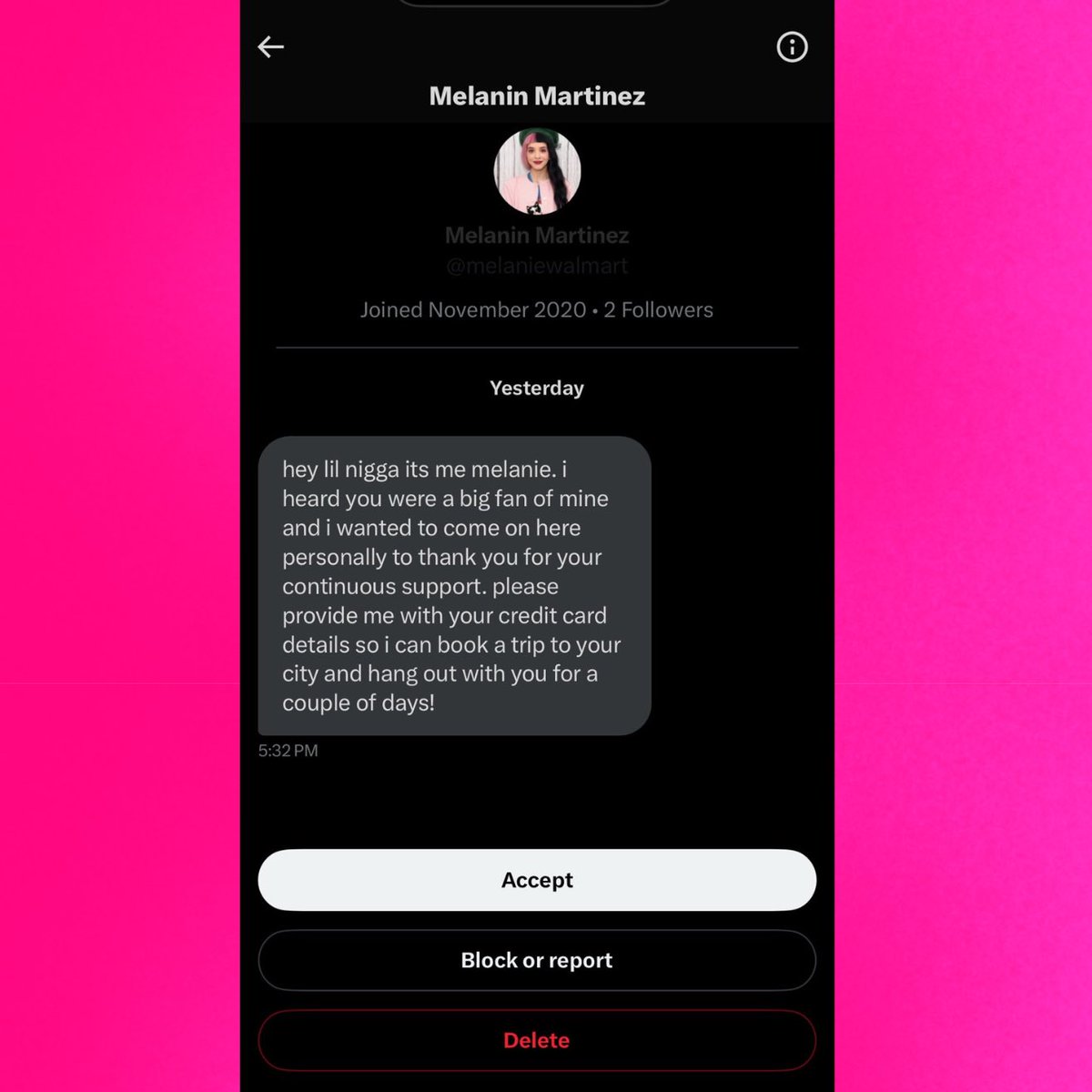 Melanie Martinez is currently DMing fans.
