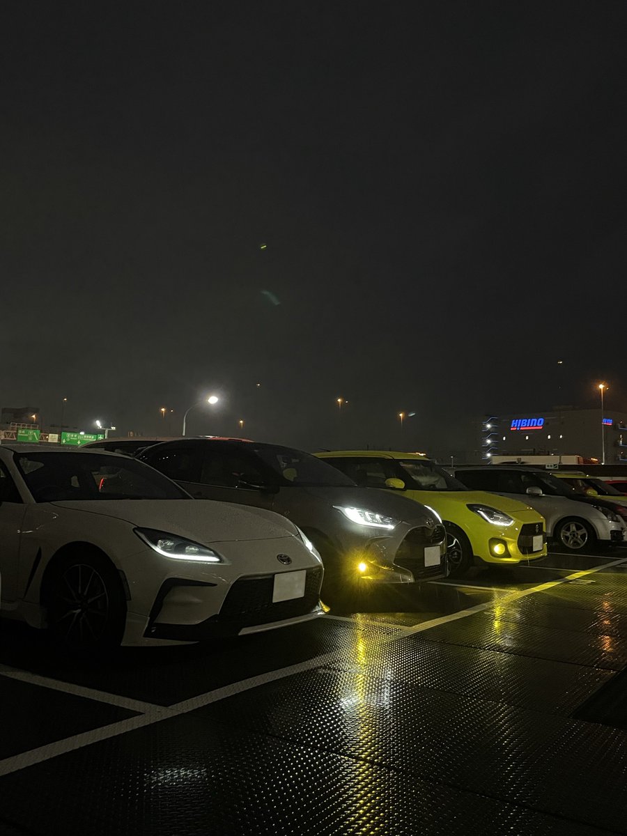 ryuga_600rr's tweet photo. この間、同級生メンツで雨の中走りに🚗³₃
3台ともデイライトのアイライン入ってていい感じ！
 #gr86  #yaris  #swiftsports https://t.co/5c1LjAv1uV
