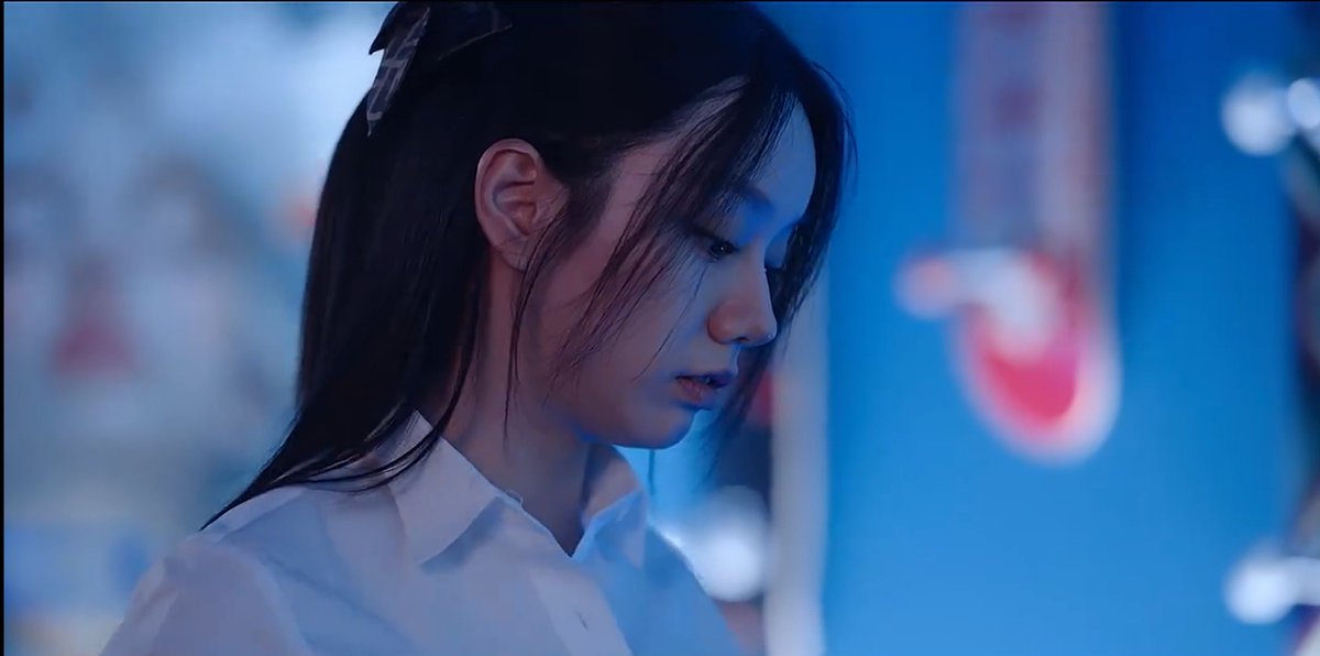 Fr_Cnd_Girl_Era's tweet photo. Re-watching THE scene of ep4, I realized most of the things Seulgi experienced in her dream were moments she actually had with Jaeyi. Her mind just changed the context. For example, the way Jaeyi undressed in the dream looks like how she did in her bedroom.1/5

#FriendlyRivalry https://t.co/Crd7UbQeXn