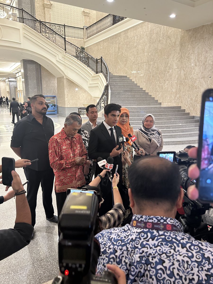Kes Rayuan YB Syed Saddiq

Hari ini bermula dengan kenyataan media.

“Alhamdulillah kita sudah sampai ke hari ini.”

Ikuti benang ini untuk mengetahui perkembangan terkini rayuan Syed Saddiq.

#SolidaritiSyedSaddiq