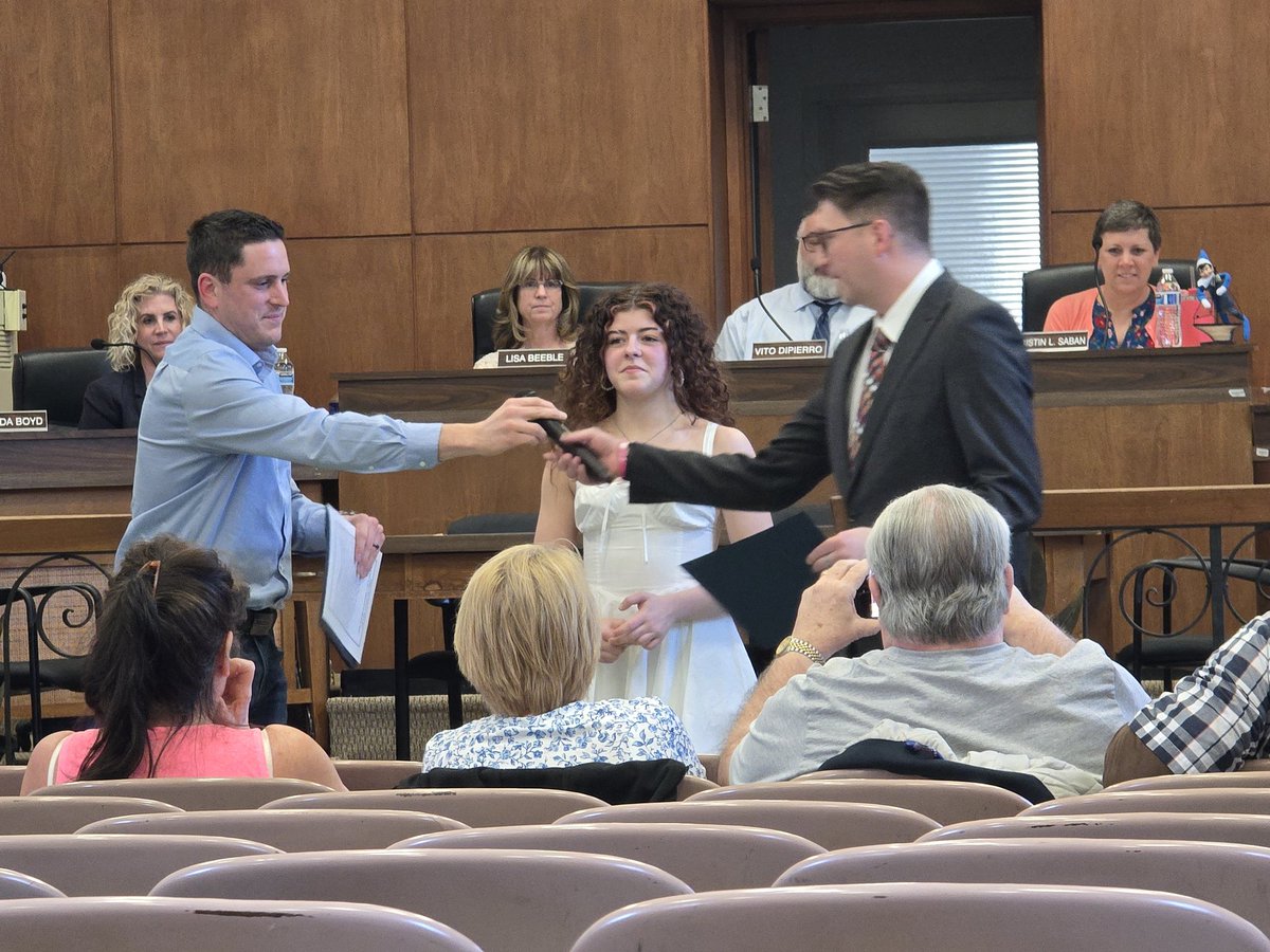 NHSGirlsWrestle's tweet image. Big shoutout to the Parma City Council for recognizing Brooklyn Madal tonight! She just hit an incredible milestone—over 100 career wins! Hard work, dedication, and perseverance paying off. Congrats, Brooklyn!

#100Wins #PCSDProud #InvaderStrong