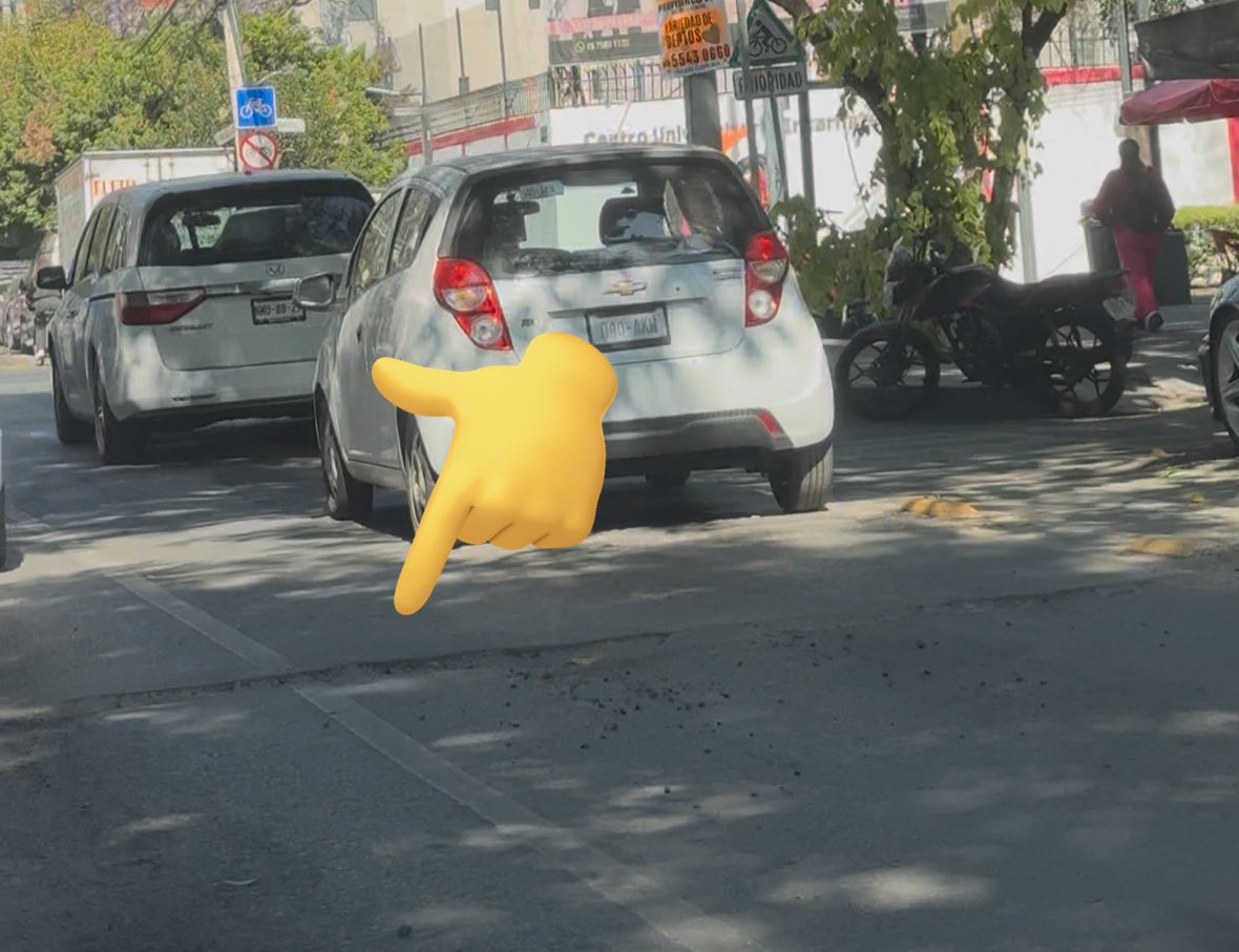 Señor H (Hache) (@tavodelsol) on Twitter photo Favor de reparar zanja en calle Miguel Laurent, casi esquina, Gabriel Mancera, <a href="/AccionesBJ/">Acciones BJ</a> la calle no tiene ni un año de repavimentada y ya rompieron el pavimento, sin volverlo a repara folio SUAC-1803253164389. Cc <a href="/PoderAG_BJ/">PoderAG BJ</a> <a href="/Delvalle_Quejas/">Del Valle Reportes</a> Favor de reparar zanja en calle Miguel Laurent, casi esquina, Gabriel Mancera, <a href="/AccionesBJ/">Acciones BJ</a> la calle no tiene ni un año de repavimentada y ya rompieron el pavimento, sin volverlo a repara folio SUAC-1803253164389. Cc <a href="/PoderAG_BJ/">PoderAG BJ</a> <a href="/Delvalle_Quejas/">Del Valle Reportes</a>